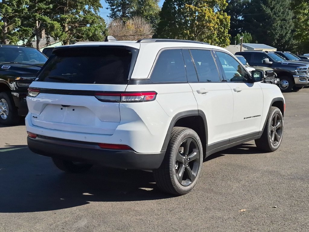 New 2026 Jeep Grand Cherokee Limited w/ Limited Altitude Package AWD/4WD image 7