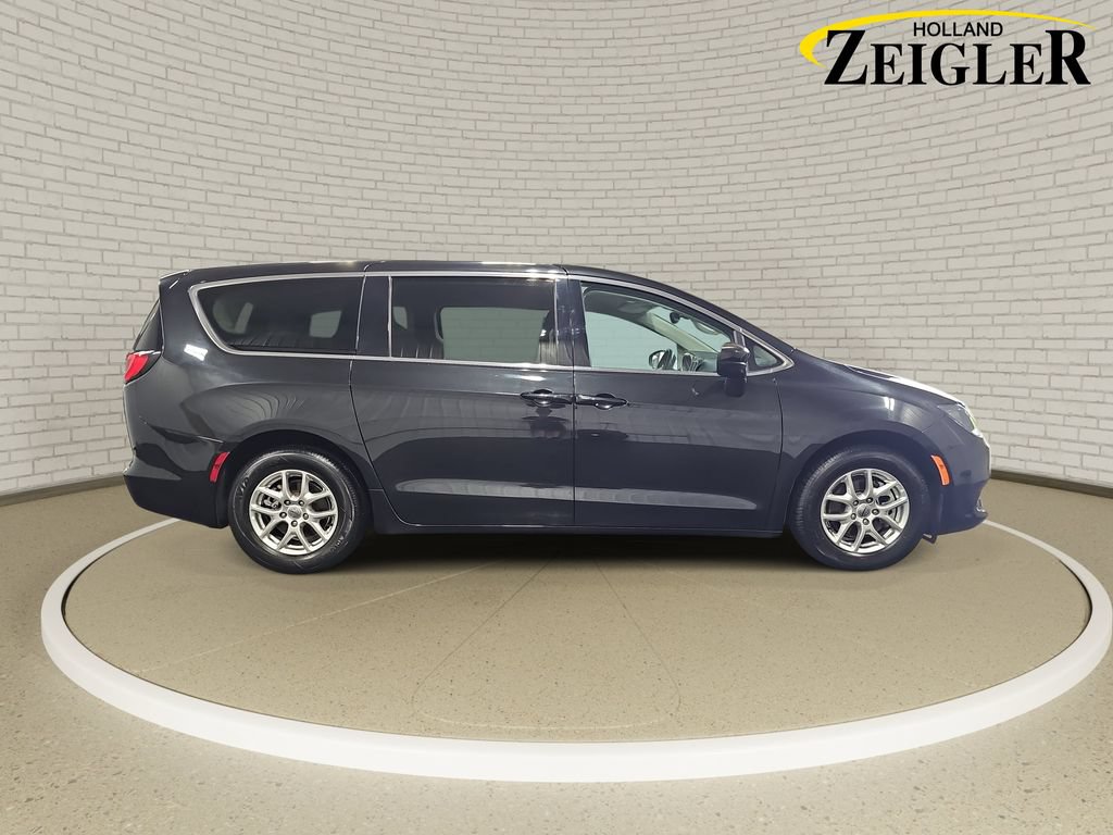 Used 2023 Chrysler Voyager LX FWD image 4