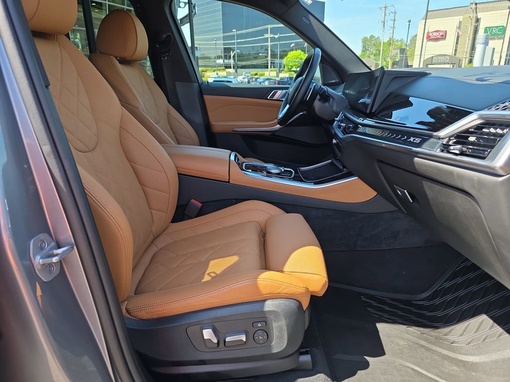 Used 2024 BMW X5 sDrive40i w/ Premium Package image 15
