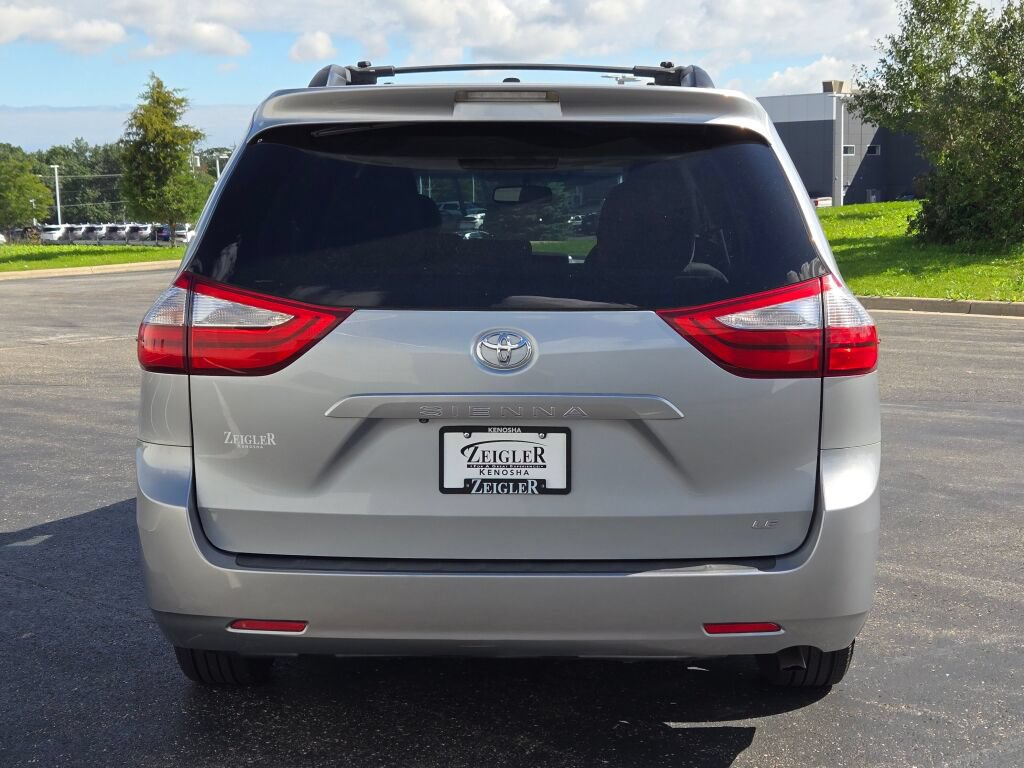 Used 2015 Toyota Sienna LE FWD image 10