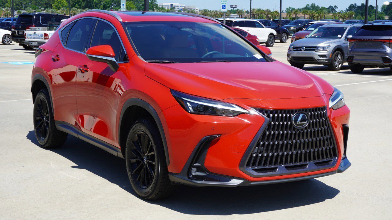 Used 2024 Lexus NX 250 FWD w/ Towing Package (2000 Lbs) image 3