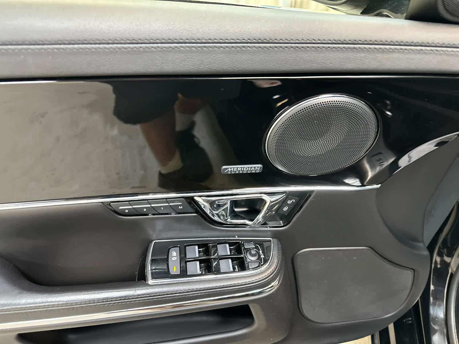 Used 2017 Jaguar XJ R-Sport AWD/4WD image 28