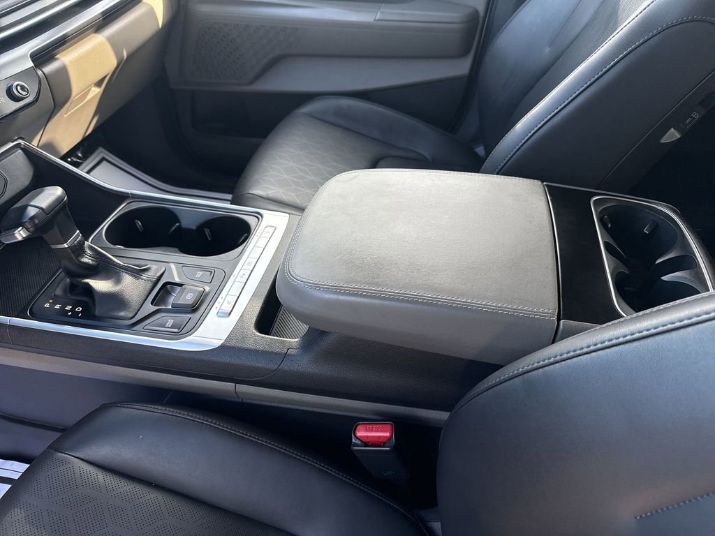 Used 2025 Kia Carnival image 21