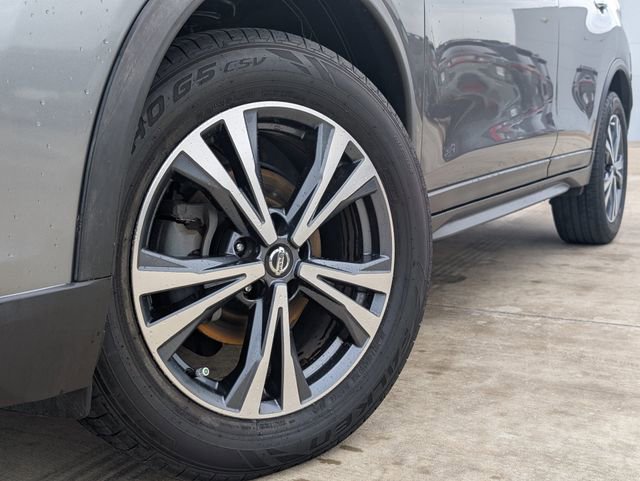 Used 2019 Nissan Rogue SV w/ Premium Package image 2