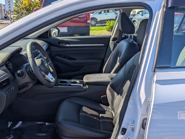 Used 2023 Nissan Altima 2.5 SR FWD image 16