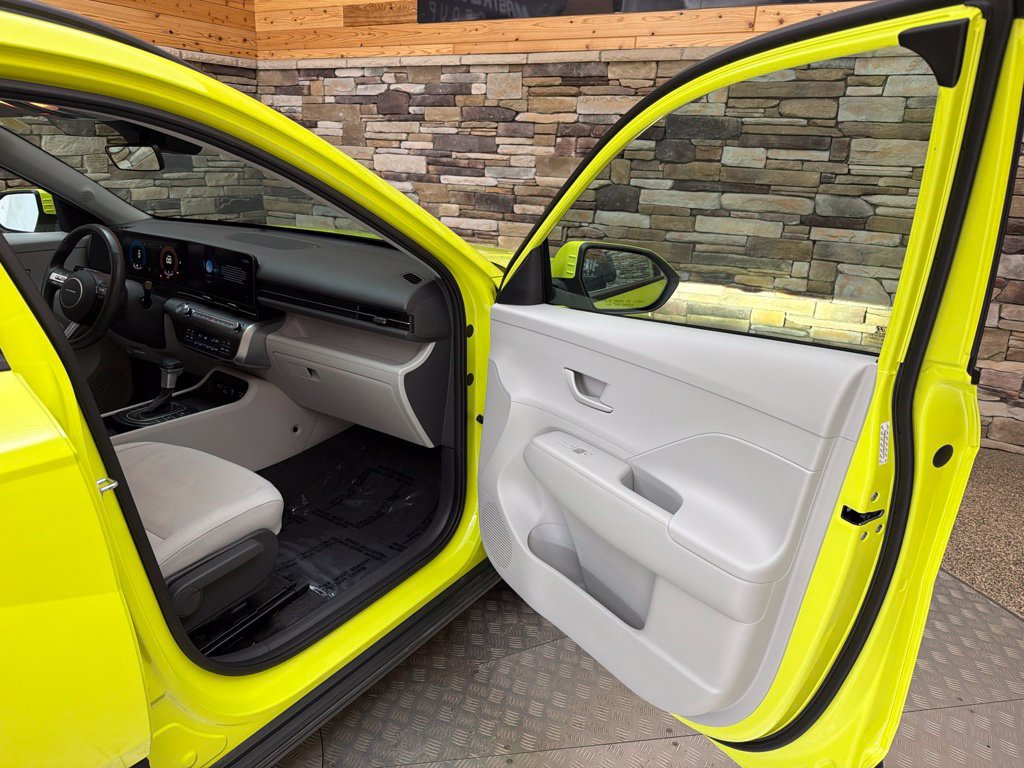 Used 2024 Hyundai Kona SEL FWD image 33