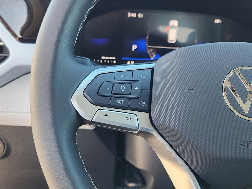 New 2025 Volkswagen Taos SE image 9
