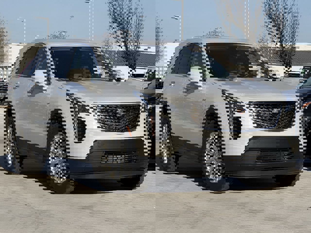 Used 2023 Cadillac XT4 Luxury FWD image 2