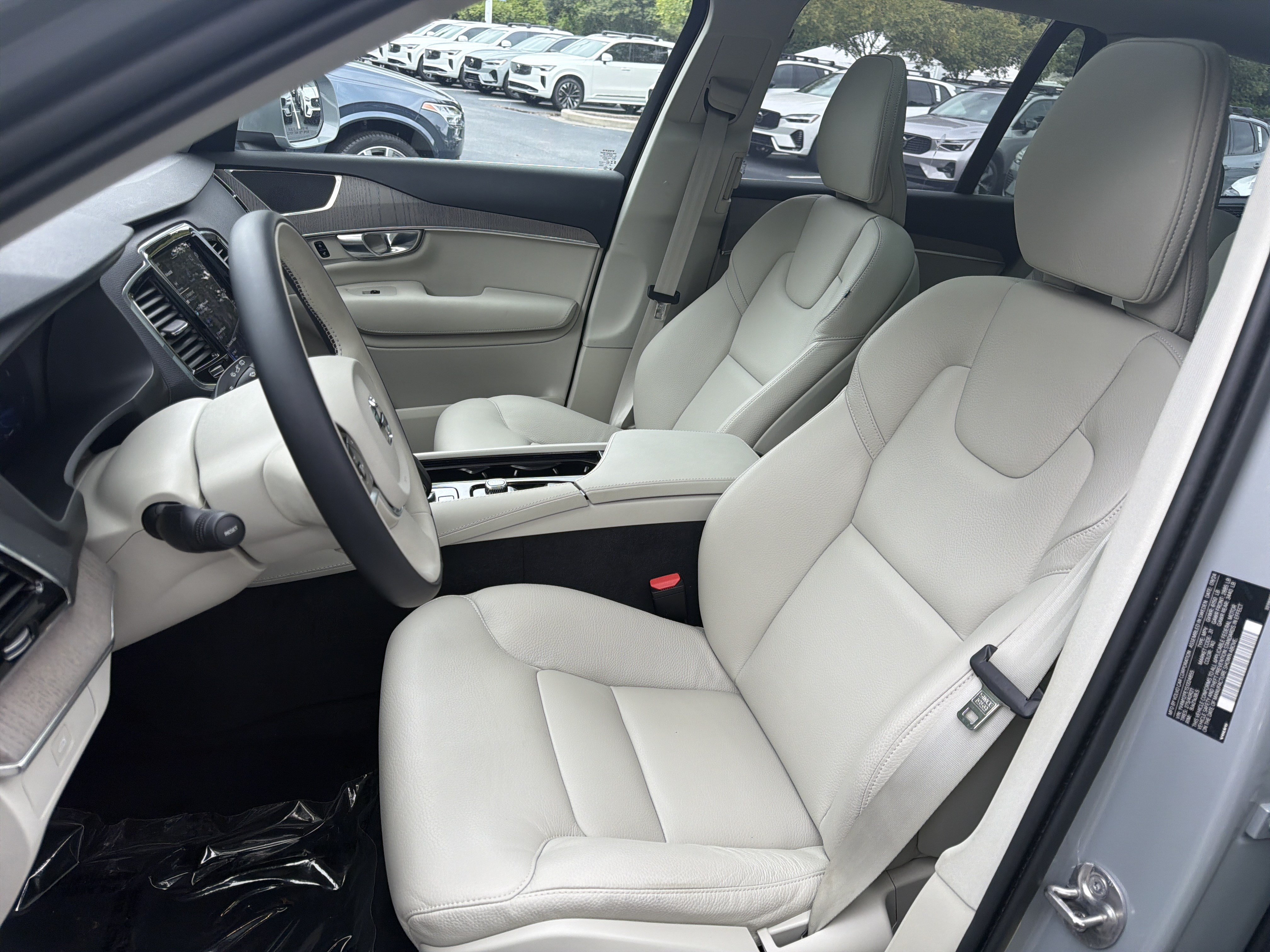 Certified 2025 Volvo XC90 B5 Plus w/ Protection Package Premier AWD/4WD image 16