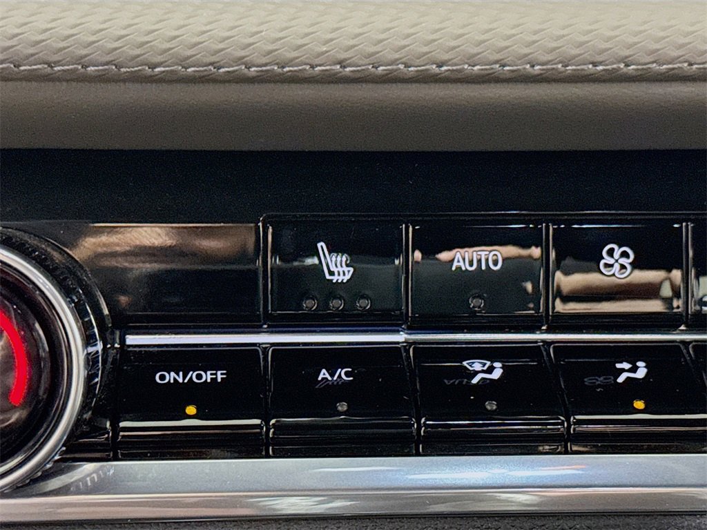 Used 2025 Chevrolet Equinox LT w/ Convenience Package II image 18