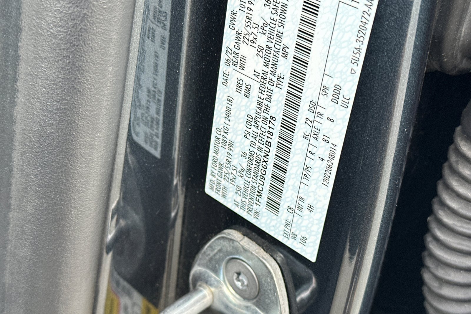 Used 2022 Ford Escape SE w/ SE Sport Appearance Package AWD/4WD image 29