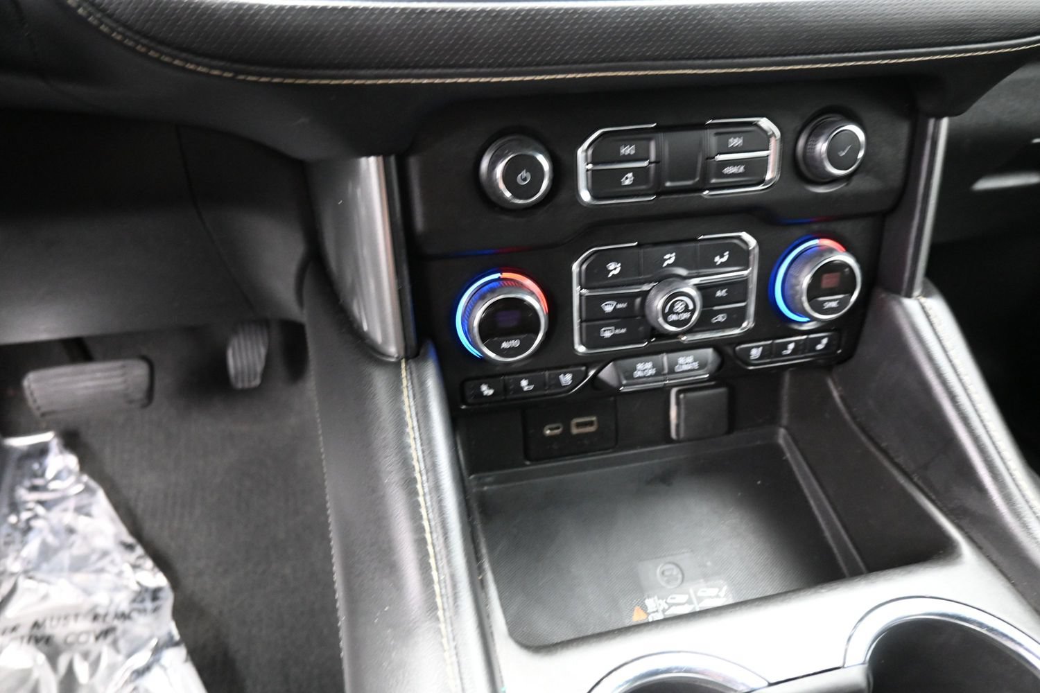 Used 2022 Chevrolet Suburban Premier RWD image 14