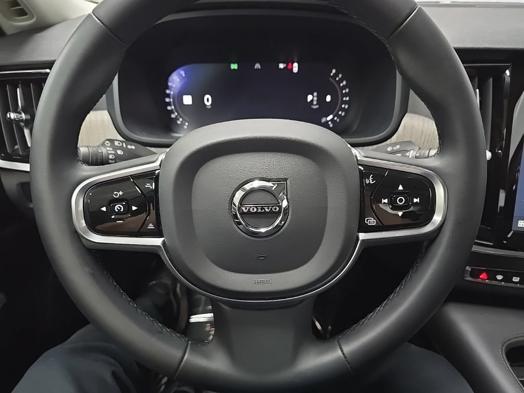 Used 2025 Volvo S90 B6 Plus AWD/4WD image 19