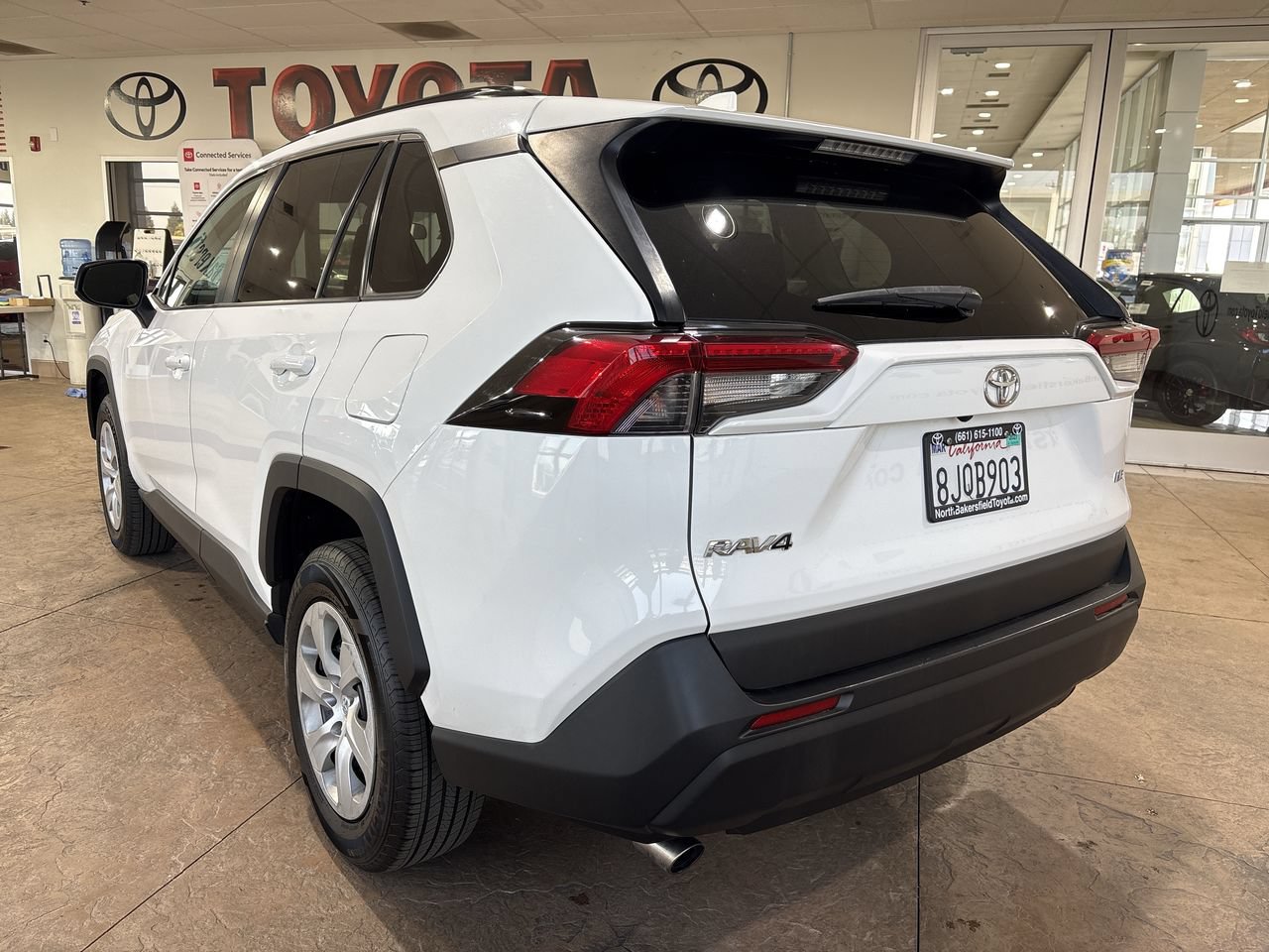 Used 2019 Toyota RAV4 LE FWD image 8