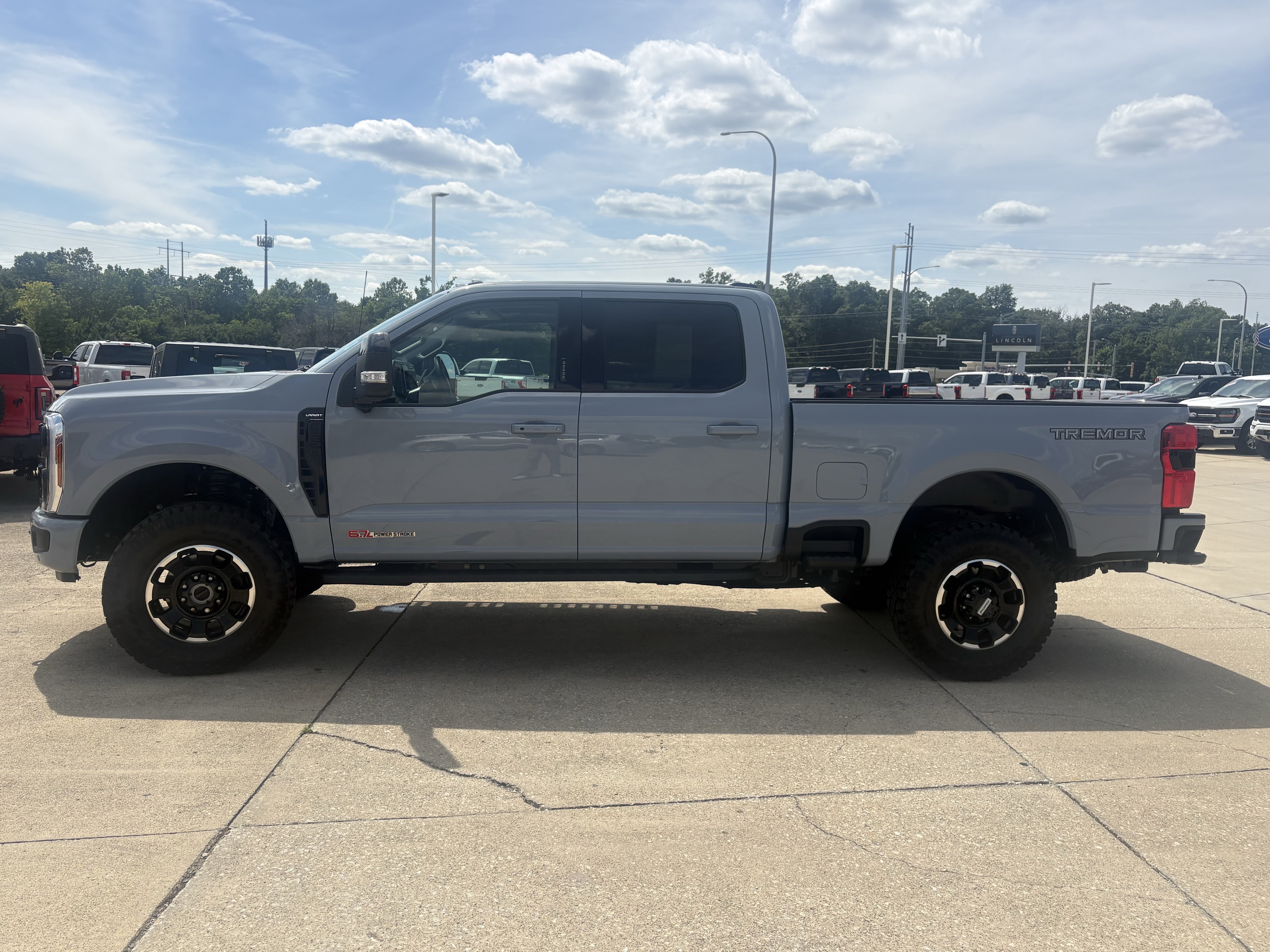 Used 2026 Ford F250 Lariat w/ Tremor Off-Road Package AWD/4WD image 5