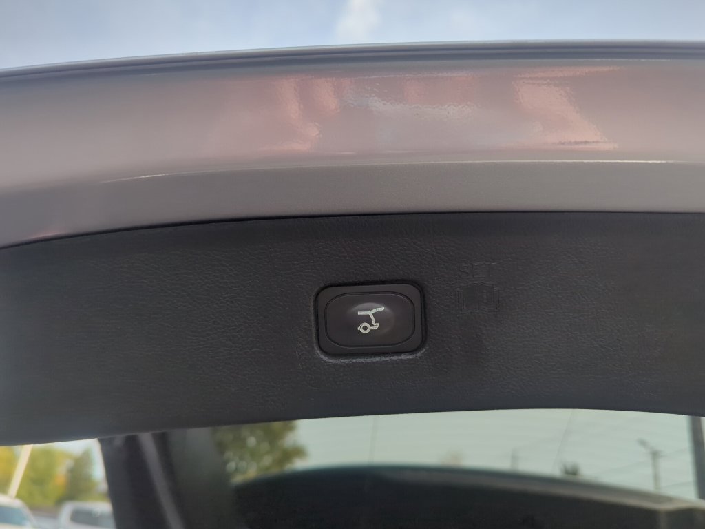 Used 2020 Ford Edge Titanium AWD/4WD image 18