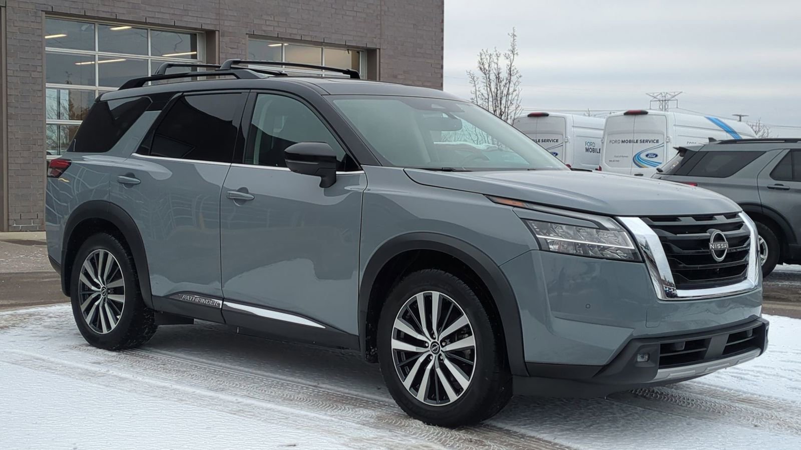 Used 2022 Nissan Pathfinder Platinum w/ Cargo Package image 9