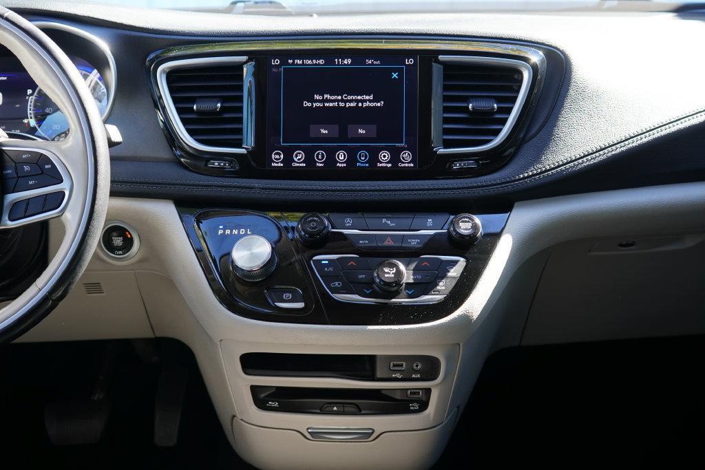 Used 2020 Chrysler Pacifica Limited FWD image 23