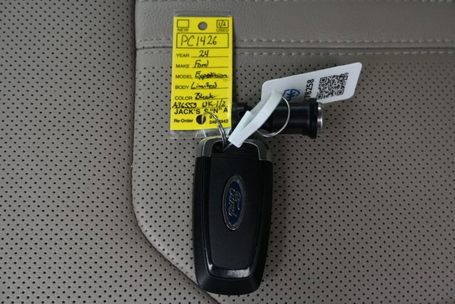 Used 2024 Ford Expedition Limited image 29