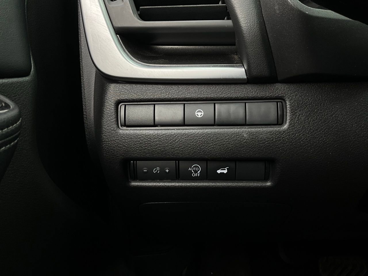 Used 2025 Nissan Rogue SV image 22