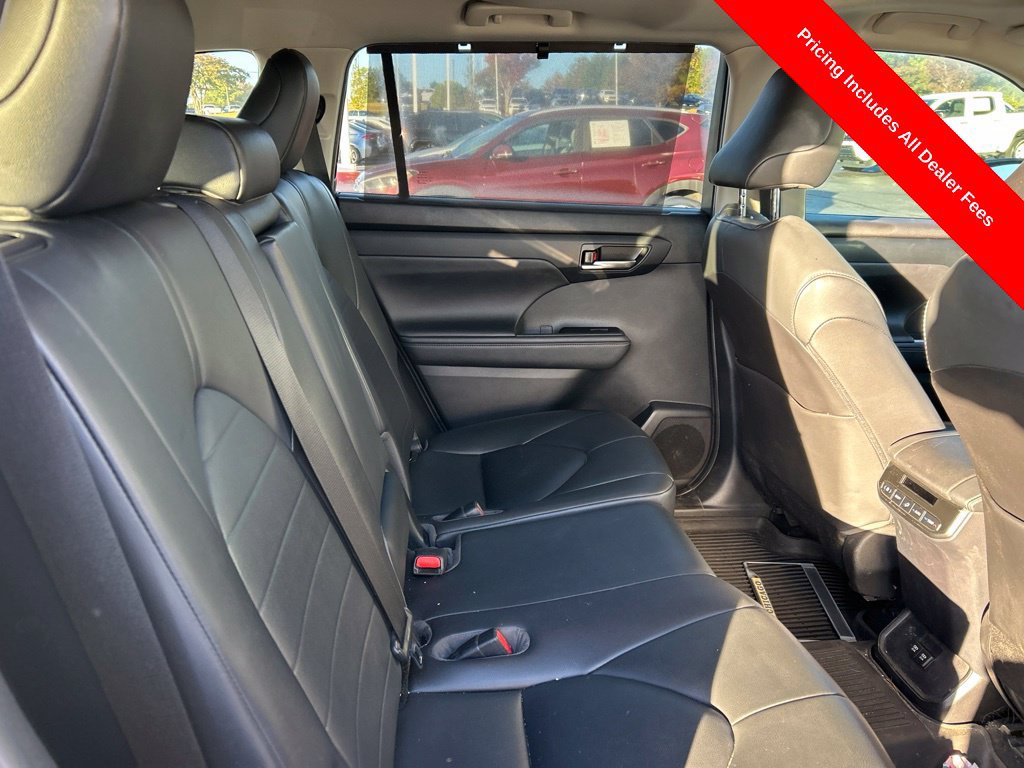 Used 2020 Toyota Highlander XLE FWD image 5
