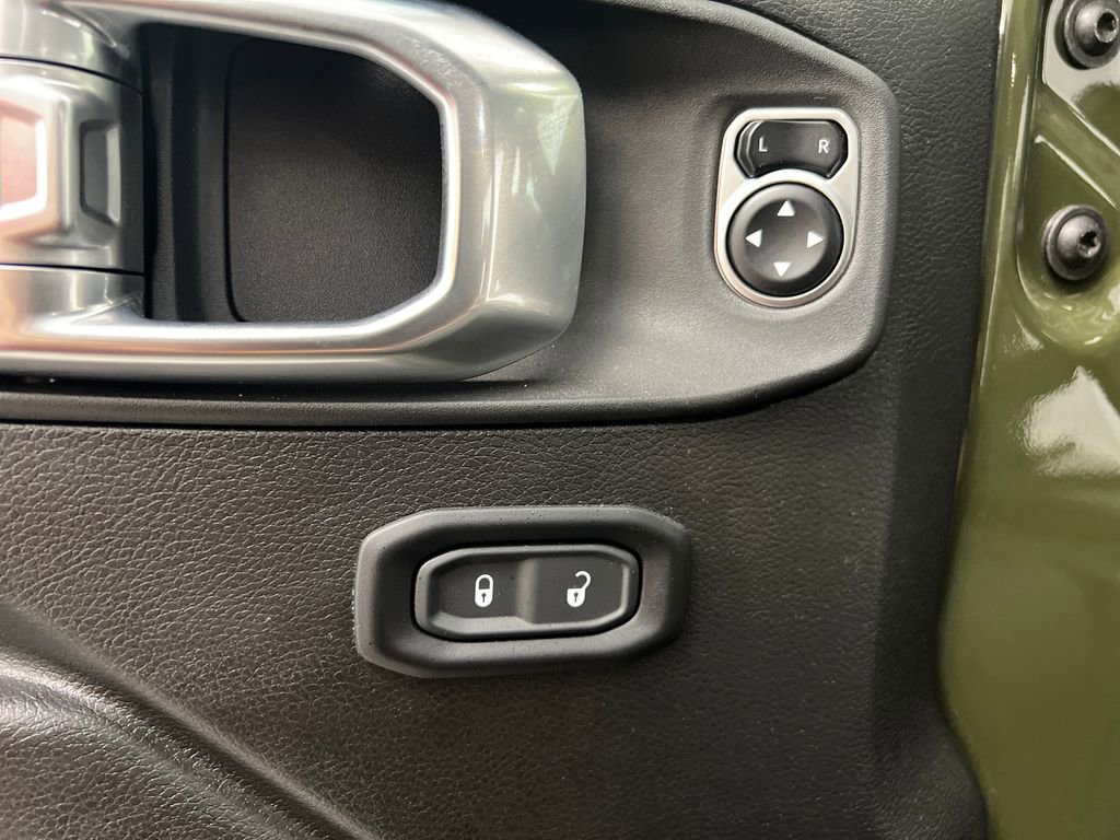 Used 2024 Jeep Wrangler Unlimited Rubicon w/ XTREMEE 35" Tire Package AWD/4WD image 12