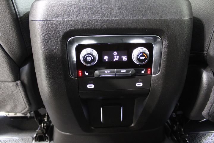 Used 2024 GMC Yukon XL Denali image 24