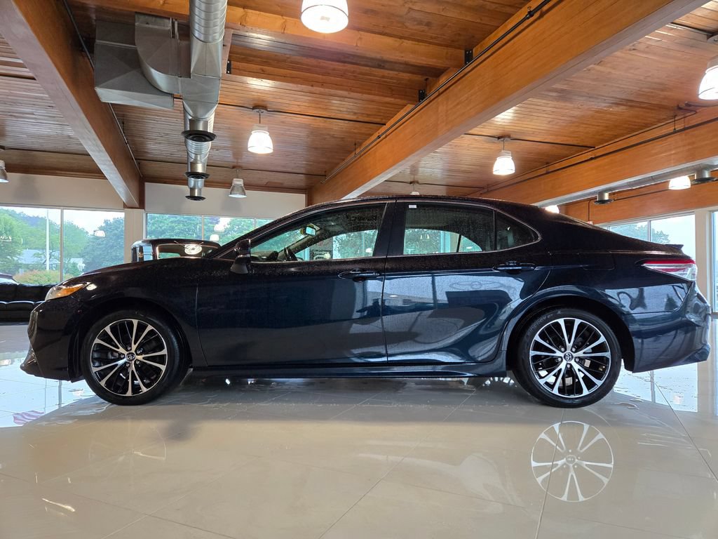 Used 2020 Toyota Camry SE w/ Audio Package FWD image 2