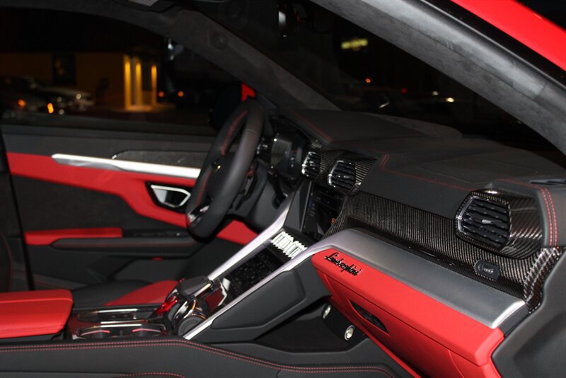 Used 2019 Lamborghini Urus AWD/4WD image 28