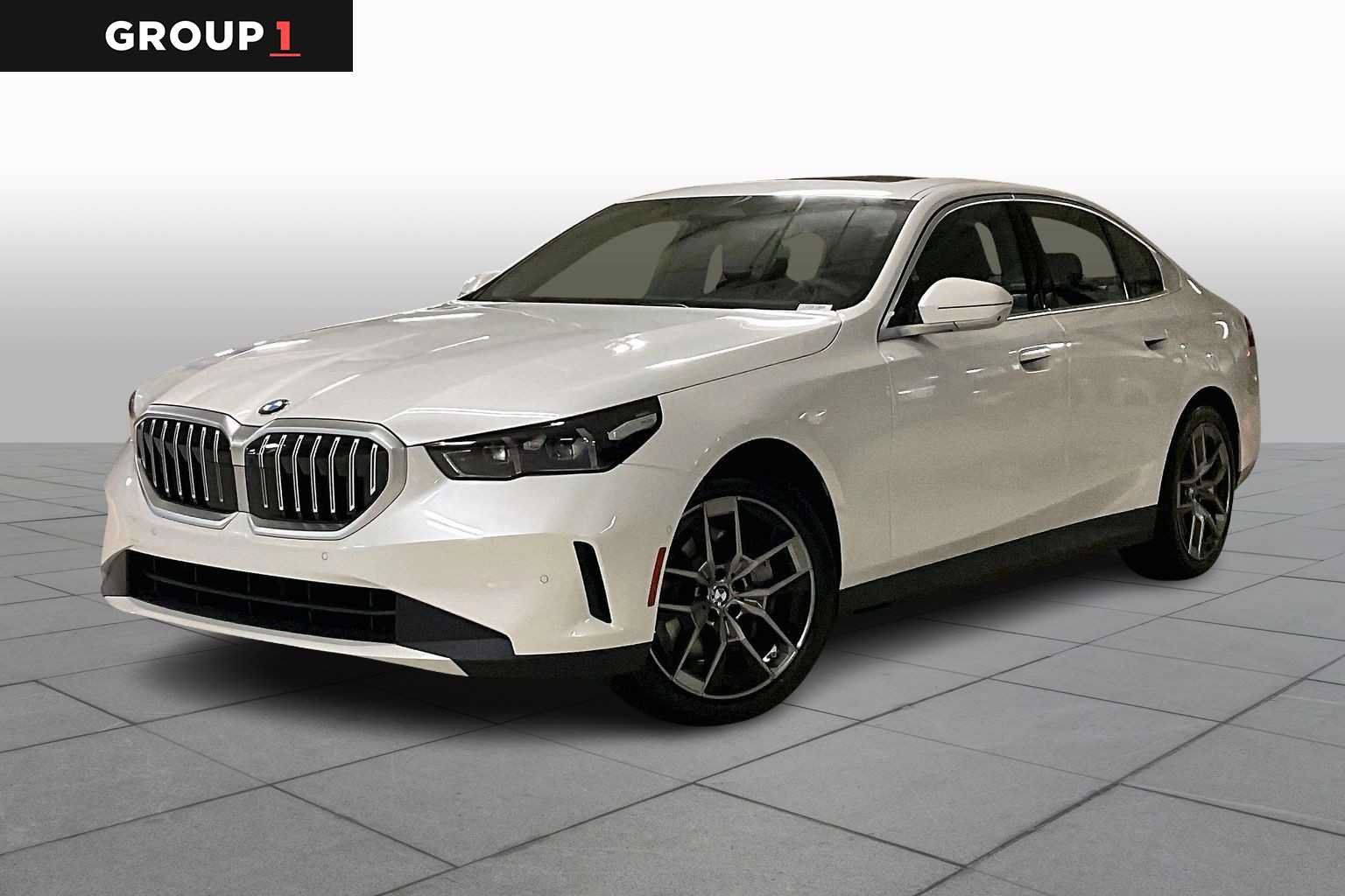 Used 2026 BMW 540i xDrive w/ Premium Package AWD/4WD image 1