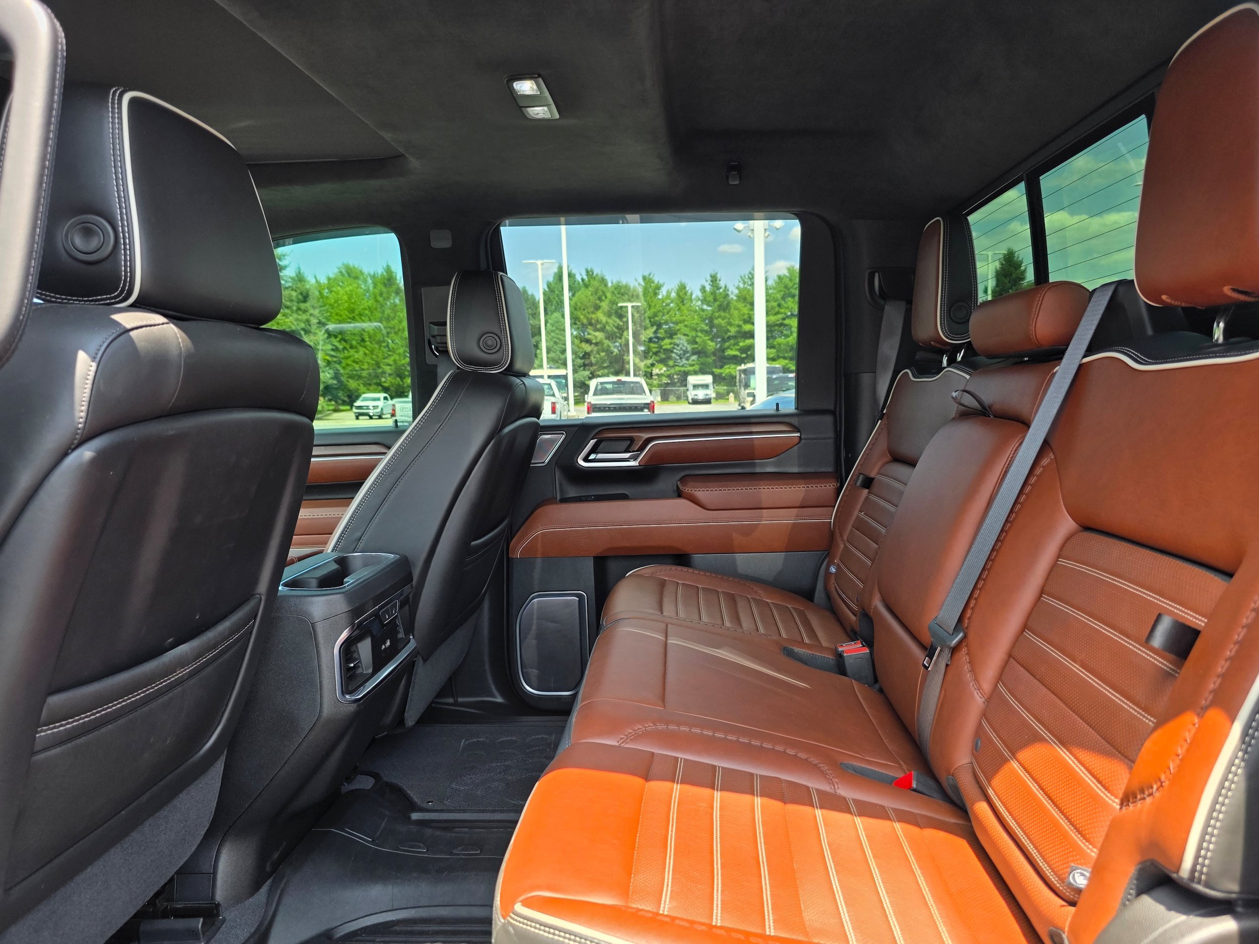 Used 2024 GMC Sierra 2500 Denali Ultimate AWD/4WD image 11