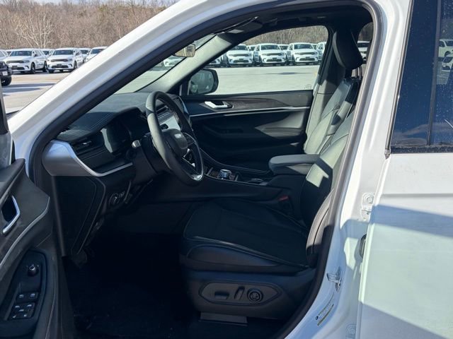 New 2026 Jeep Grand Cherokee Altitude AWD/4WD image 15