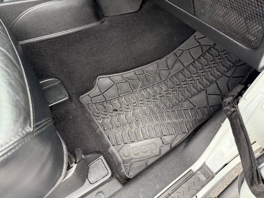 Used 2013 Jeep Wrangler Sahara image 36