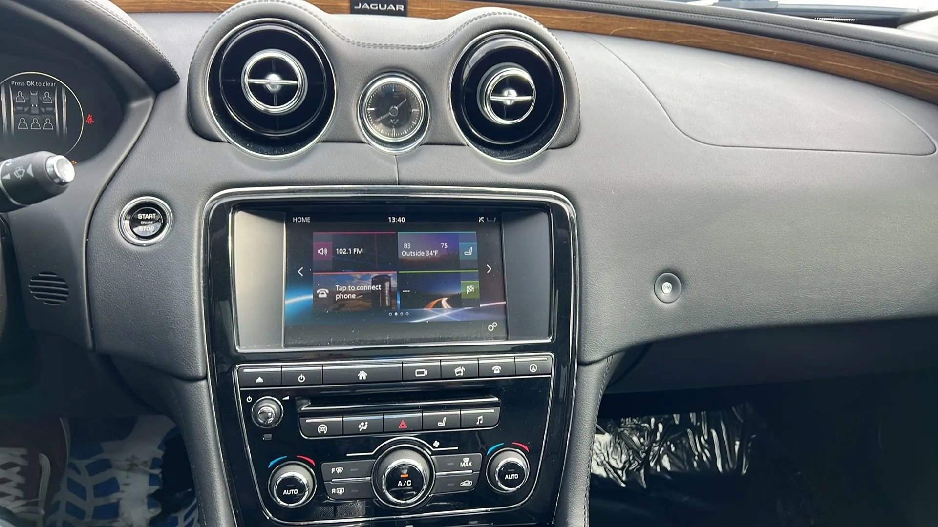 Used 2016 Jaguar XJ Supercharged image 25