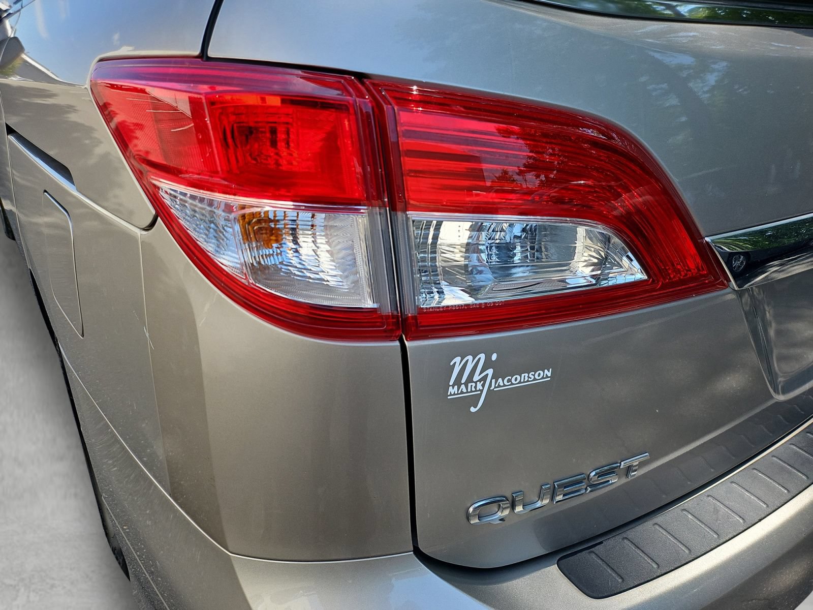 Used 2012 Nissan Quest S FWD image 17
