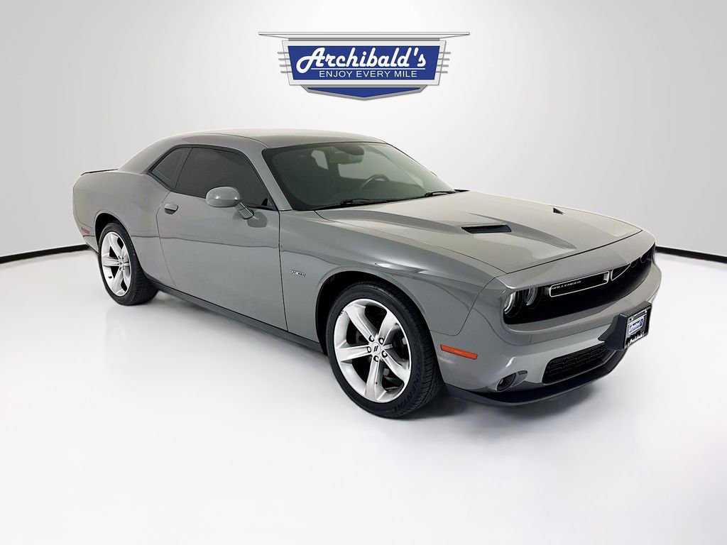 Used 2017 Dodge Challenger R/T RWD image 1
