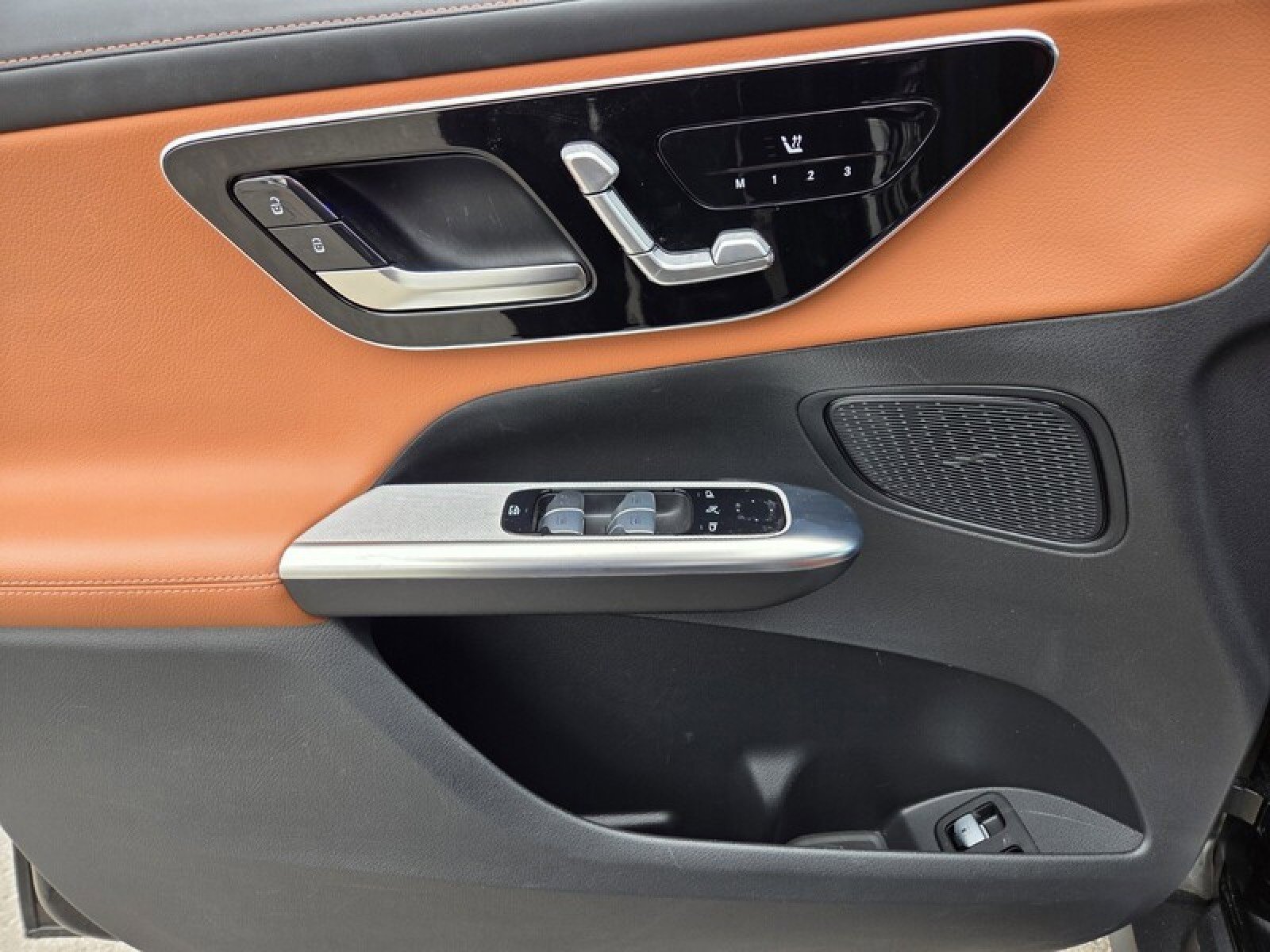 Certified 2025 Mercedes-Benz GLC 350e 4MATIC image 24