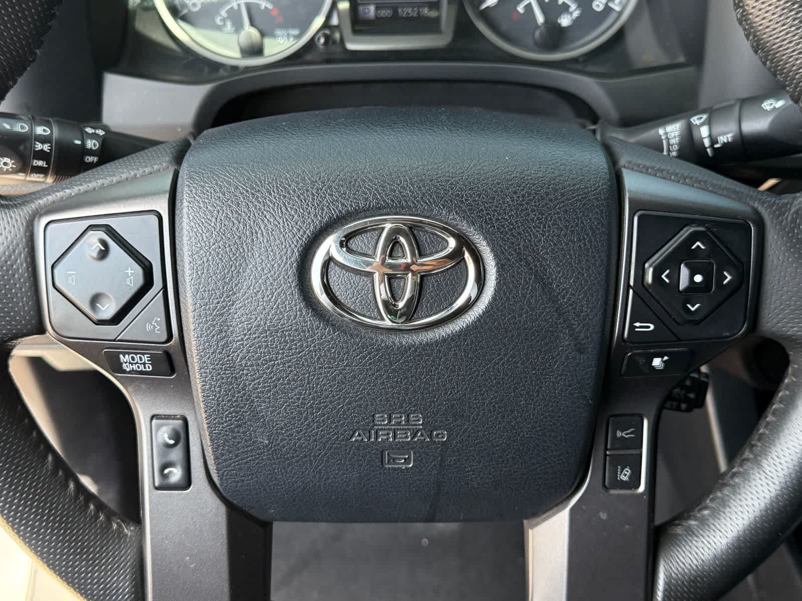 Used 2018 Toyota Tacoma TRD Off-Road w/ Technology Package AWD/4WD image 15