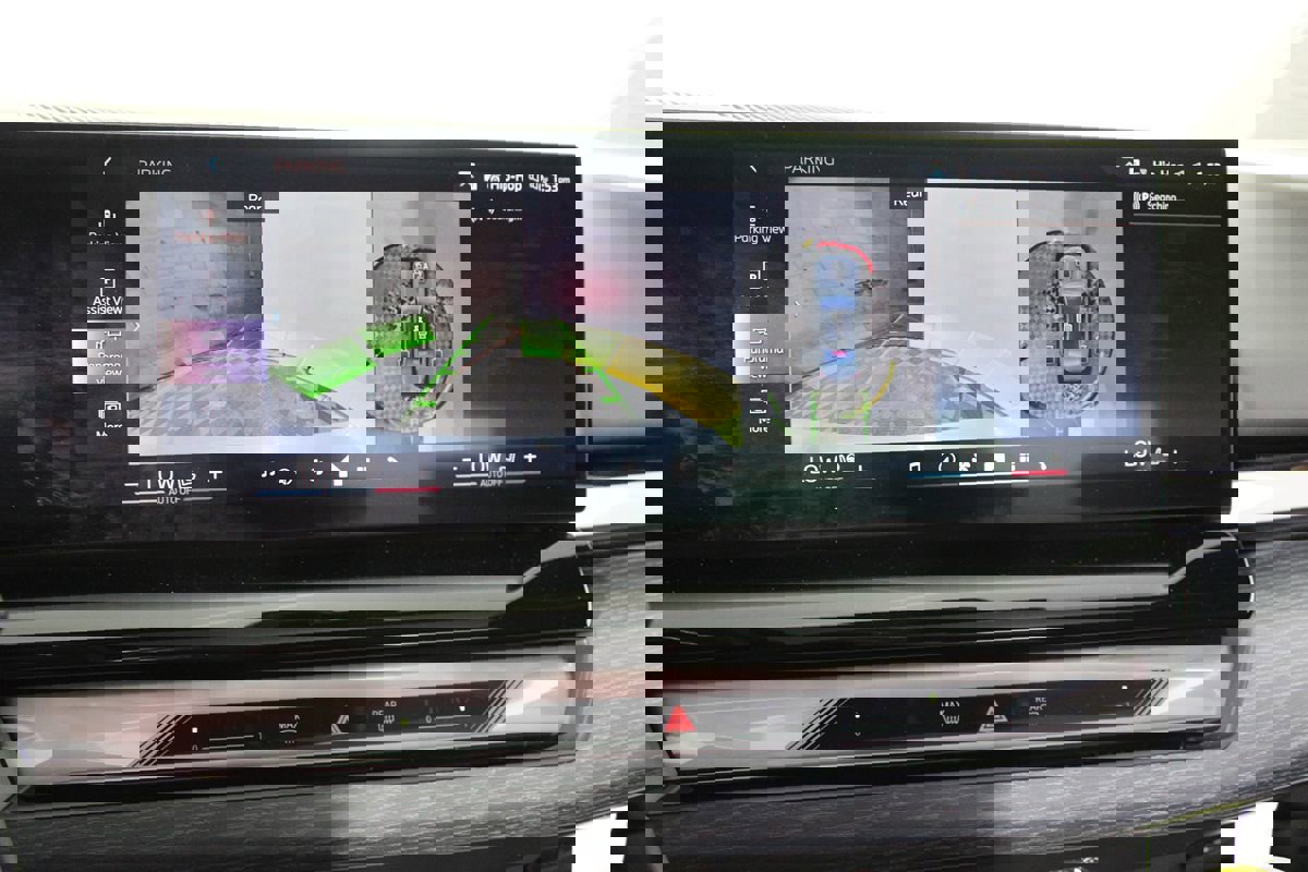 Used 2025 BMW i5 eDrive40i w/ M Sport Package image 41