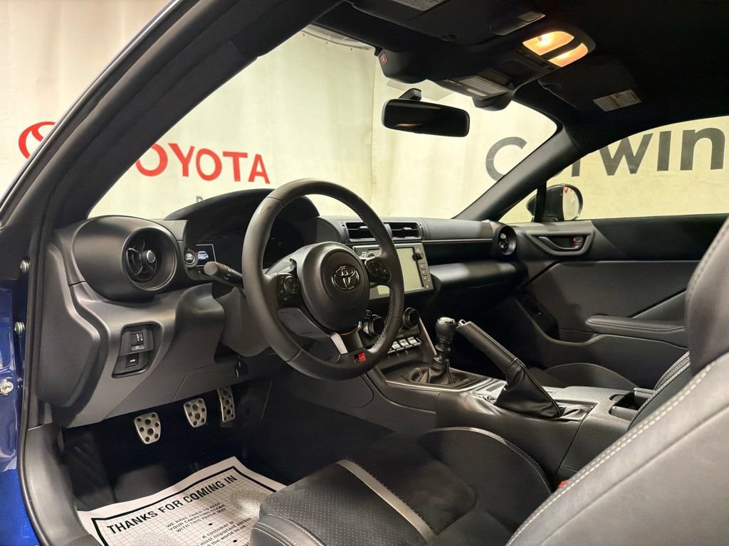 Used 2025 Toyota GR86 Premium RWD image 19