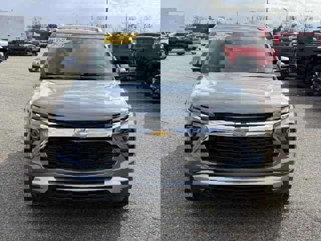 Used 2025 Chevrolet TrailBlazer LT image 3