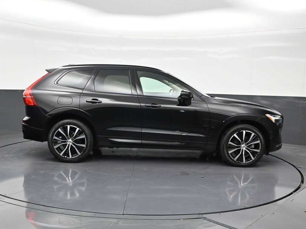 Used 2024 Volvo XC60 B5 Plus image 7