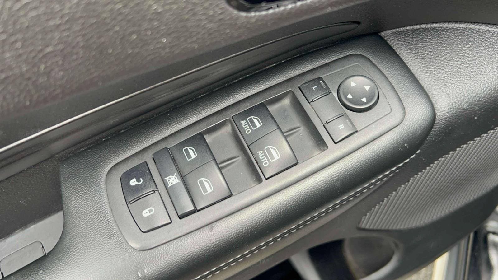 Used 2022 Dodge Durango SXT AWD/4WD image 22