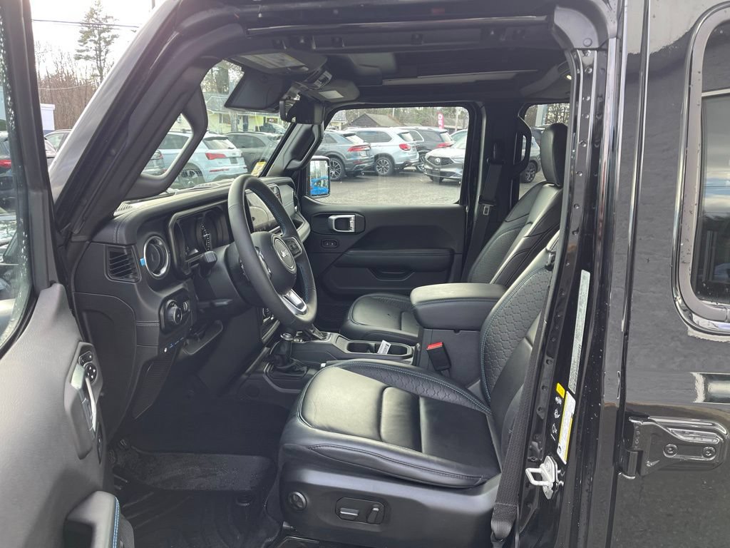 Used 2024 Jeep Wrangler High Altitude AWD/4WD image 10