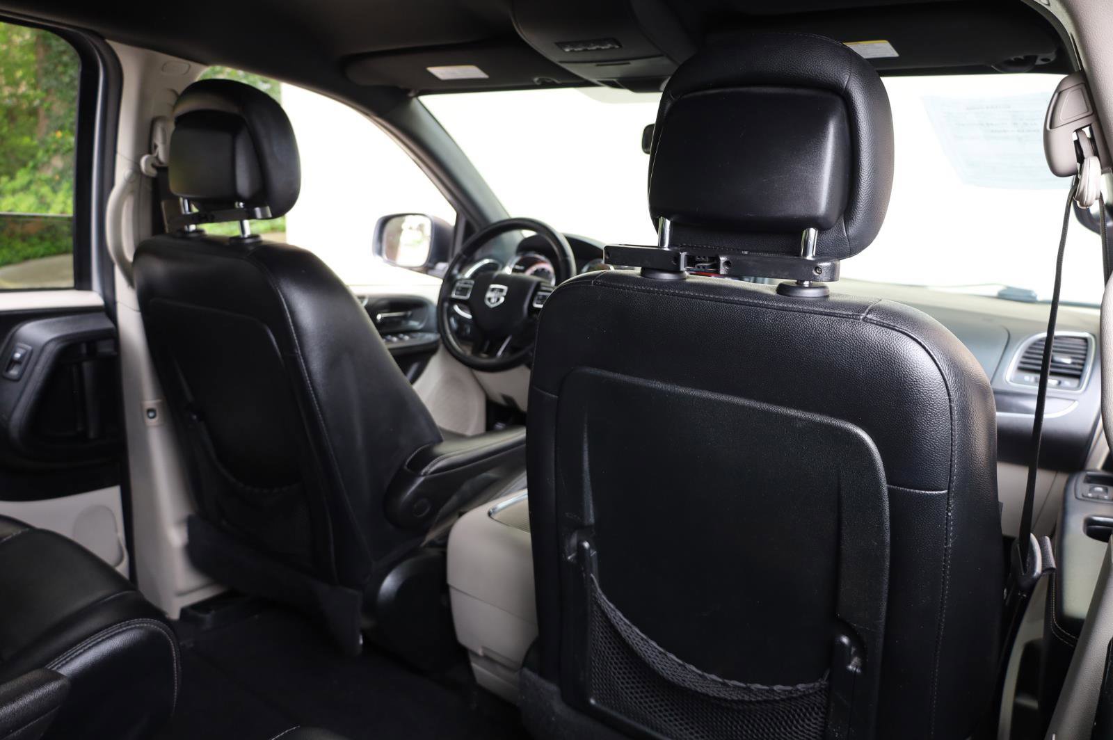 Used 2017 Dodge Grand Caravan SXT FWD image 19