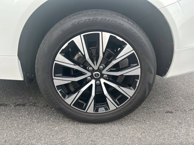 Certified 2024 Volvo XC60 B5 Core w/ Climate Package AWD/4WD image 9