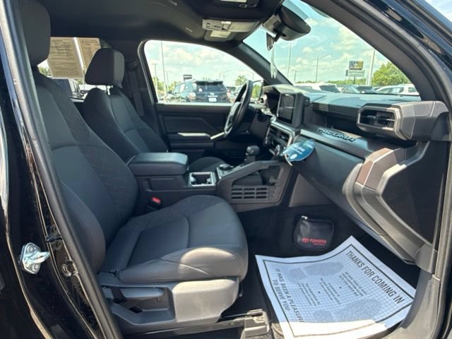 Used 2025 Toyota Tacoma SR5 AWD/4WD image 36