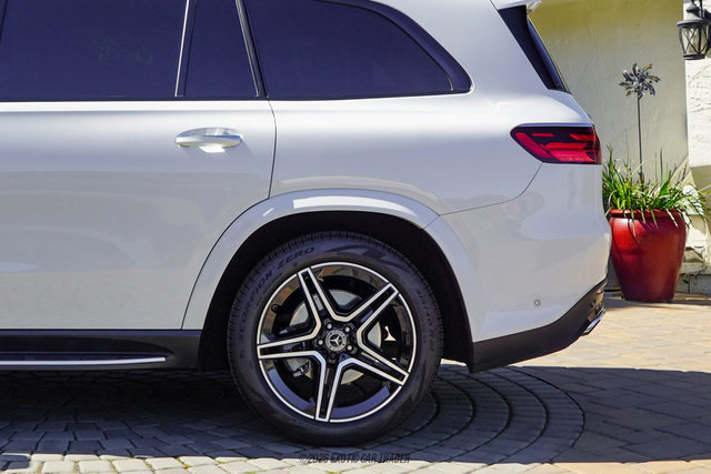 Used 2024 Mercedes-Benz GLS 450 4MATIC image 5