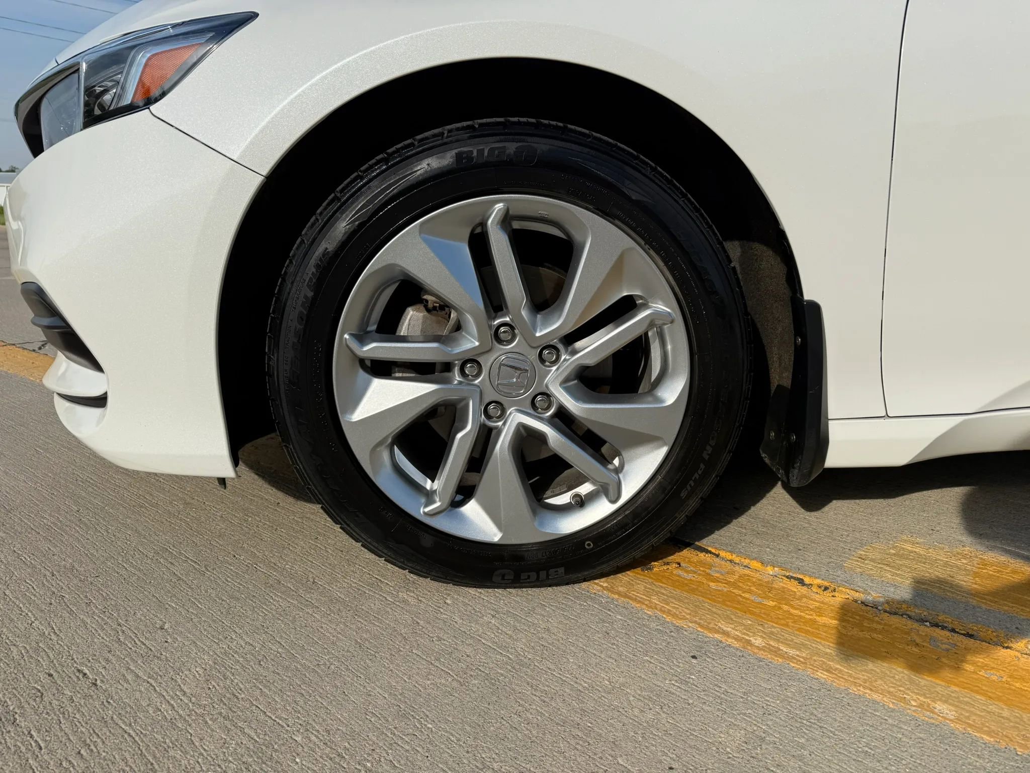 Used 2019 Honda Accord LX image 14