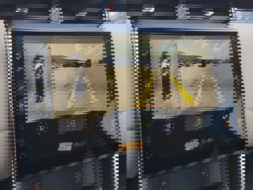 Used 2024 Land Rover Discovery Sport S image 28